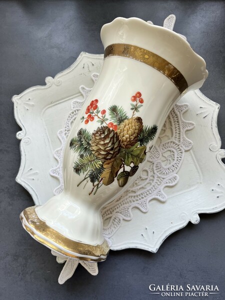Nagyon szép formájú Rosenthal Chippendale váza, makkos-tölgyleveles festett motívummal