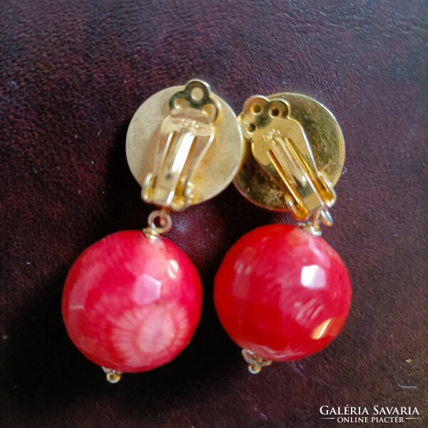 Gold-plated silver ear clip with coral