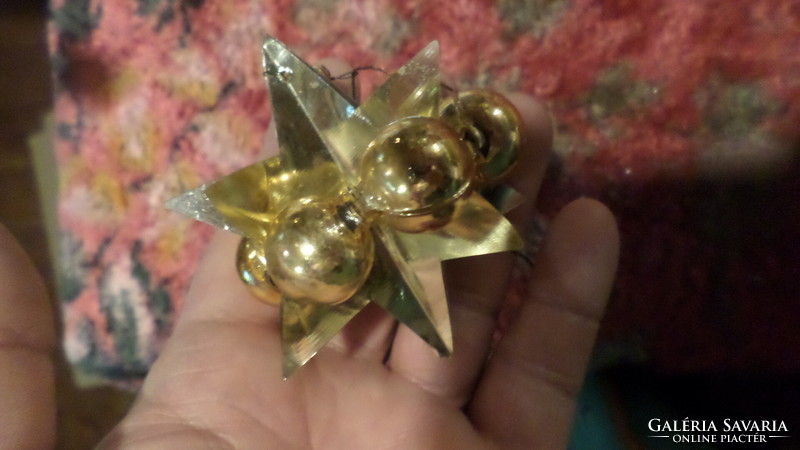 Retro glass and foil Christmas tree decoration in basically good condition.