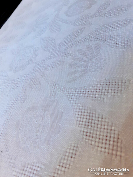 Beautiful azure damask tablecloth.. 154X135 cm