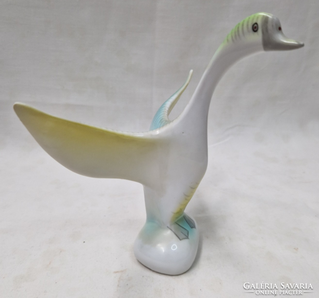 Ravenclaw goose with extended wings porcelain figurine in perfect condition 15 cm