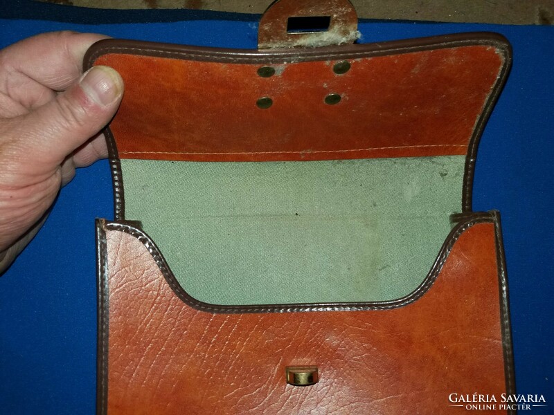 Old, solid, pretty handbag / women's leather make-up bag with copper buckle, one size fits all, good condition according to the pictures