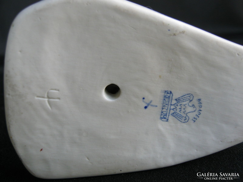 Aquincumi porcelán kisfiú nyuszival