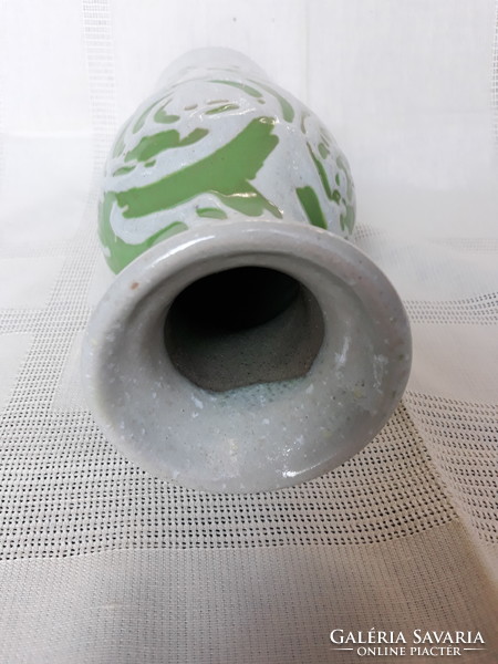 Nagy méretű zsűrizett iparművészeti kerámia váza, 32,5 cm