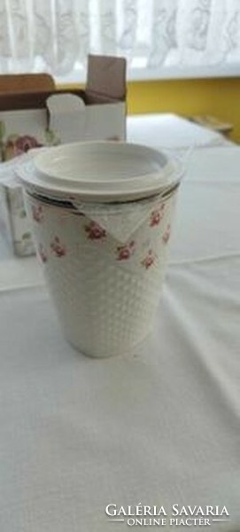 Porcelán teáspohár  szűrővel