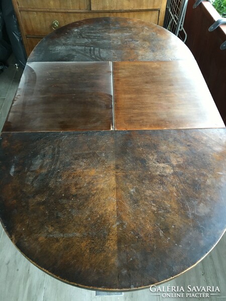 Art Nouveau extendable dining table to be renovated.