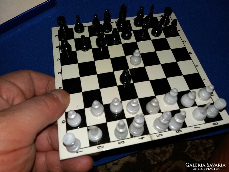 Szinte antik Mágneses utazó sakk / malom játék készlet HIBÁTLAN állapot dobozával a képek szerint