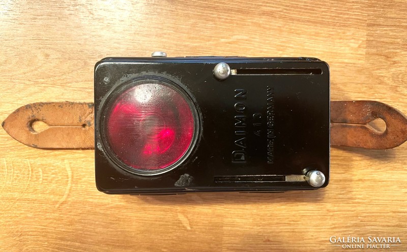 German-made daimon 413 signal flashlight, with green/red lenses, 1940s-50s.