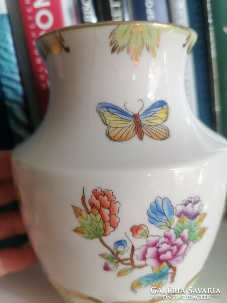 Herend Victoria patterned vase with a crack in the glaze