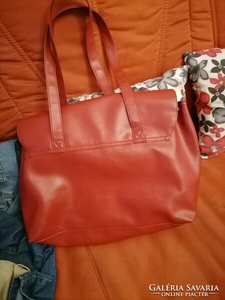 More beautiful than me, plus size, large Daniel Hetcher bag, even for travel 48x37x13