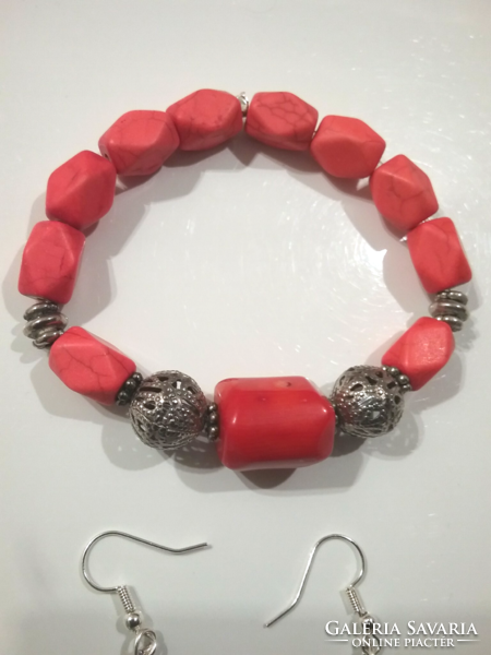 Special colored bracelet with earrings