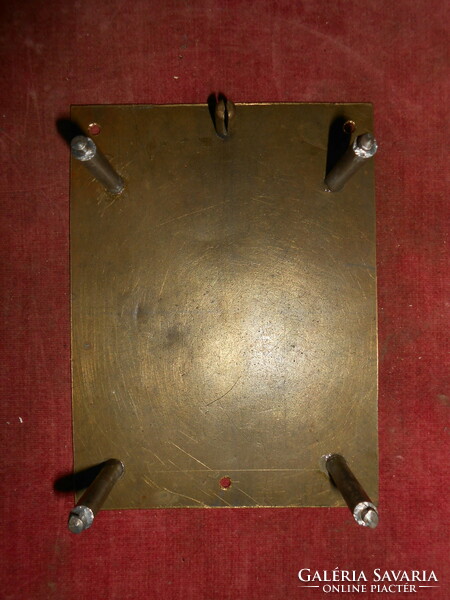 Three-weight wall clock structure
