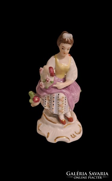 Female porcelain statue, figure nipp