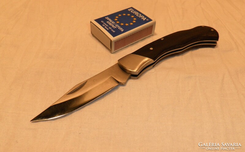 Knife with top lock, from a collection.