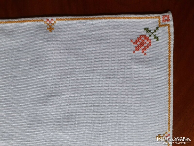 5 Pcs. Embroidered tulip napkins. 27X26 cm
