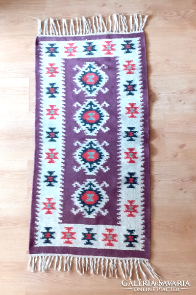 Small carpet from Toronto. 100X51 cm