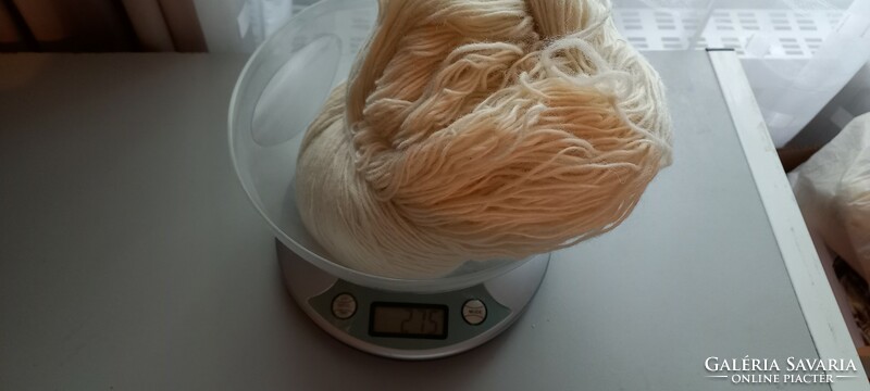 Natural raw wool (Turkish) and natural wool basic yarn and twisted wool (Hungarian) in (natural) color