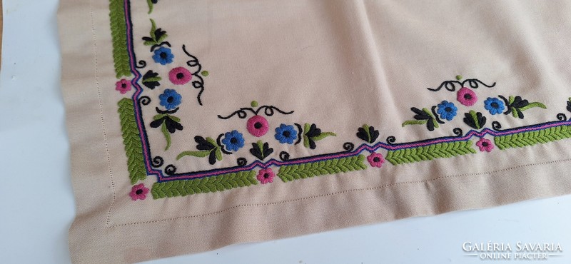 Embroidered floral tablecloth, runner 93 x 40 cm.