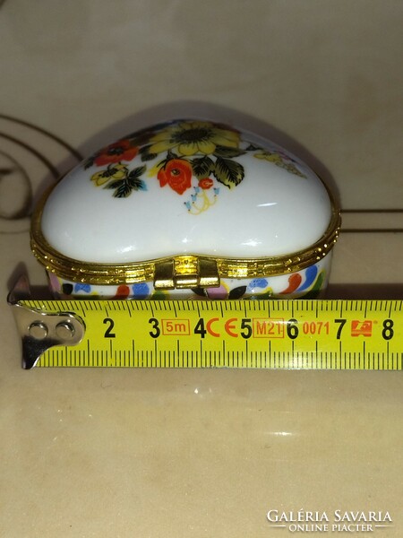 Beautiful heart-shaped porcelain jewelry box with a flower pattern