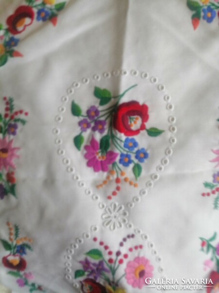 Embroidered runner tablecloth 80 cm