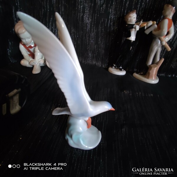 Raven house porcelain seagull