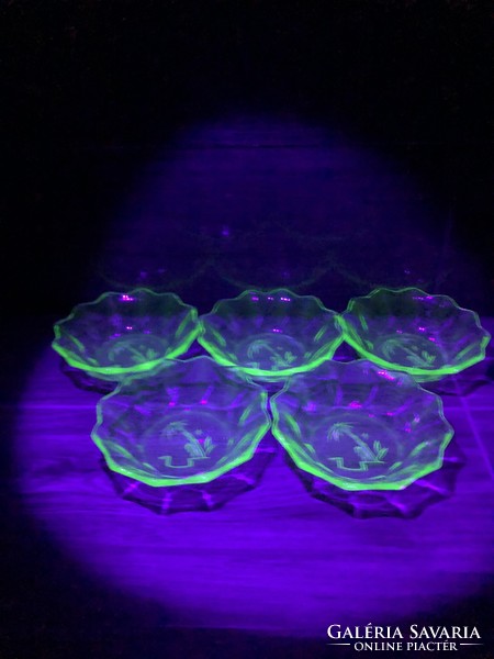 Uranium glass uranium green salad bowl with palm tree pattern