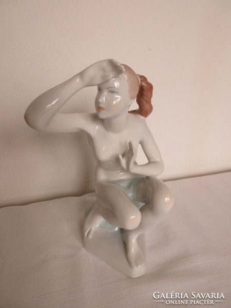 Old, rare porcelain nude figure looking into the distance. Negotiable!