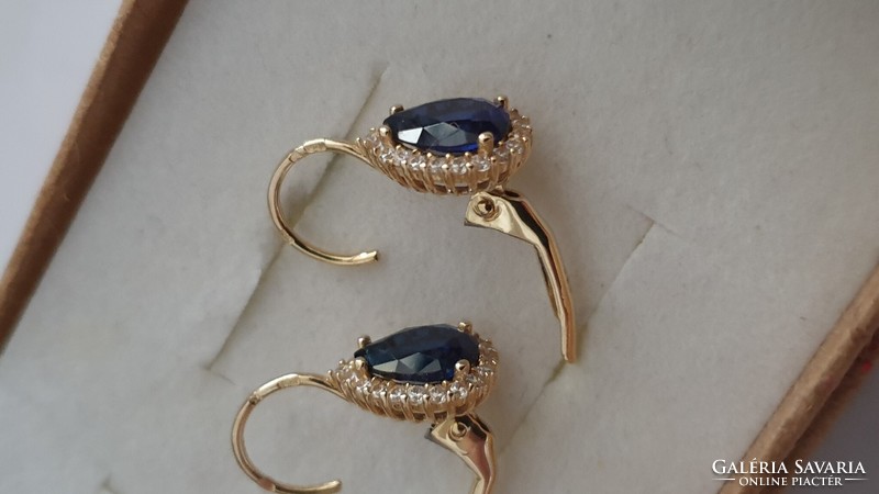 Beautiful 14k gold earrings (4 days only!)