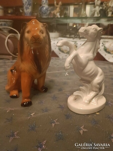 Porcelán oroszlán és ló