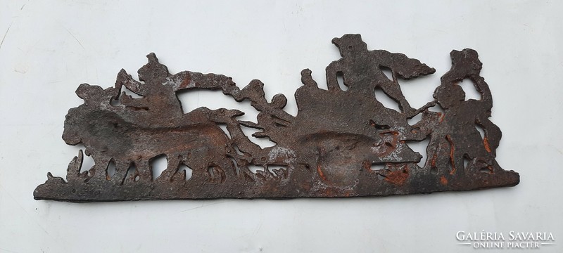 Antik öntöttvas áttört relief - Római Istennő hadikocsival