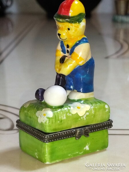 Tündéri Gyönyörű porcelán ékszertartó Szelence maci golfozik