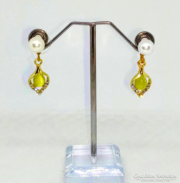 Drop-shaped pale green stone and clear crystal inlaid earrings 412
