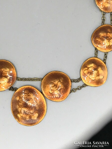 Iparművesz készítette aranybarna tűzzománc nyaklánc réz láncon