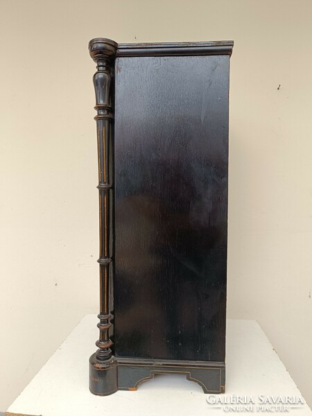 Antik fekete üveges vitrin egyajtós gramofon lemez szekrény kulcsával 817 8822
