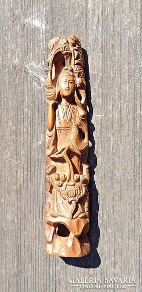 Keleti termékenységi istennő fa szobor