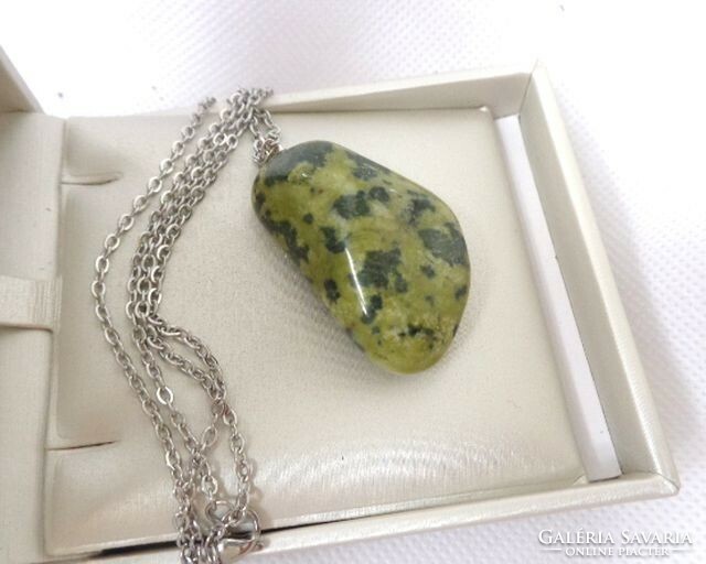 Lizardite mineral pendant and chain