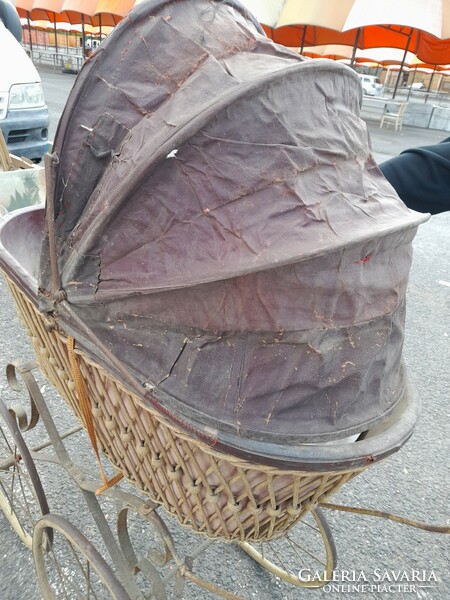 Old xix. Century basket stroller in authentic condition. 130 Cm.
