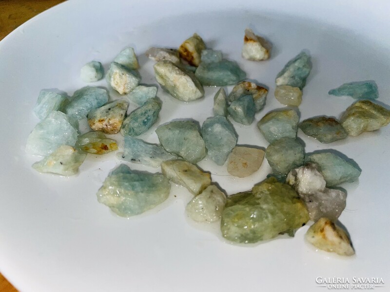 Aquamarine berly from Malawi - smaller stones - unpolished - 100g