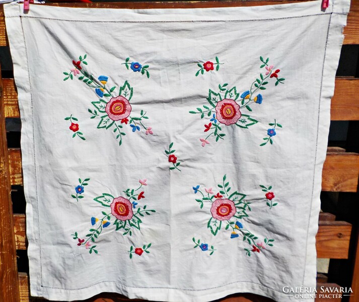 Embroidered floral tablecloth 68 x 72 cm.