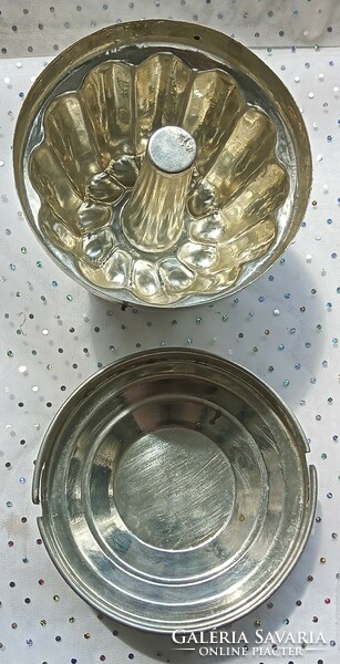 Old metal pudding mold 17x14cm