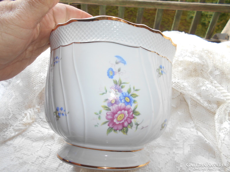 Ravenclaw porcelain bowl with morning glory pattern. Mouth size 19, height 15.5 cm