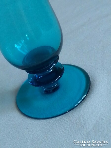 Régi türkiz kék színes talpas üveg kehely váza
