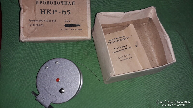 Antique cccp Russian fishing reel - peca reel with unused box as shown in the pictures