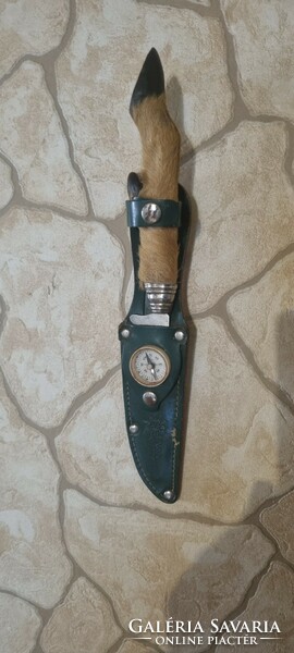 Hunting dagger with compass leather case