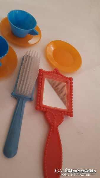 Retro műanyag játékok babaházba tükör fésű