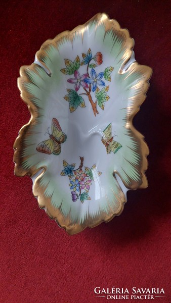 Herend's victoria model grape leaf shaped ashtray is perfect!