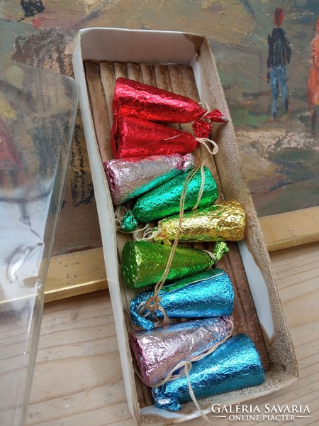 Retro Christmas tree decoration in a chocolate pendant box