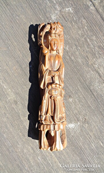 Keleti termékenységi istennő fa szobor