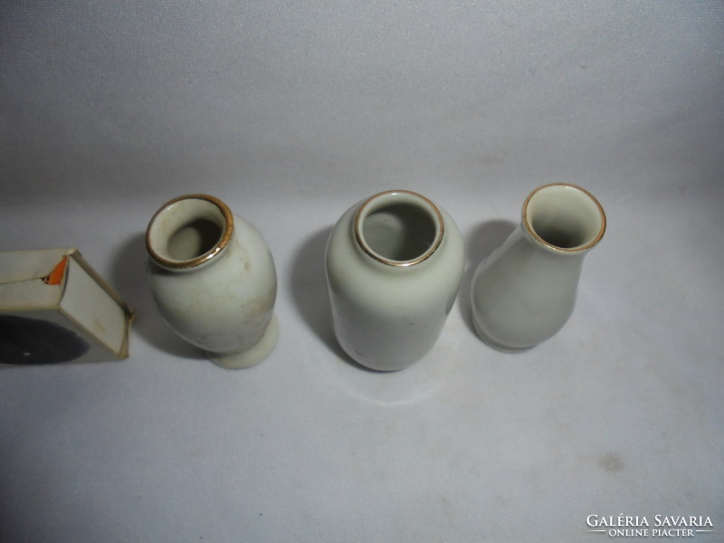 Három darab Hollóházi mini váza együtt