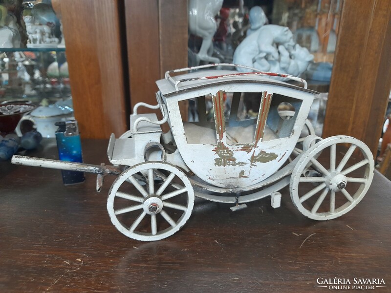 Old painted metal horse carriage toy, model in authentic condition. 33 Cm.